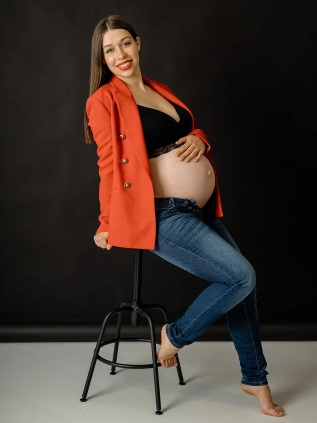 Priznam, da sem ljubiteljica barv in ko si je nosečnica nadela rdeč blazer, pobarvala ustnice z rdečo šminko in za piko na i sva izbrali črno ozadje, waw! Kako se vam zdi?😍🔥
…

Februarja imam še nekaj prostih terminov v studiu in vesela bom novih unikatnih zgodb. Mogoče Valentinovih? 😉💕 
Nosečnice, družine, posamezniki, lepo vabljeni!

DARILNI BON: je lahko super darilo za vaju, če bi radi vašo boljšo polovico presenetili s fotografiranjem.😄💌

www.dunjakosuta.si

#studio #studijskofotografiranje #druzinskofotografiranje #fotograf #druzinskifotograf #novagorica #goriskabrda #ajdovščina #vipava #fotografiranje #photoshooting #pregnancy #pregnancyphotoshoot #maternityphotoshoot #family