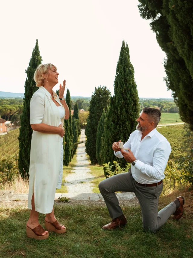 Tole pa je bilo popolno, skrivna zaroka v družinskem krogu.🥰💍
Tako lep govor je imel zanjo po toliko letih zakona, kar solzne oči sem imela.

Če si tudi ti želiš zaprositi svojo drago in bi rad za vedno v fotografije ujel trenutek, njen presenečen pogled, solze, smeh, tukaj sem zate.🥰

#zarocnofotografiranje #zaroka #engagement #engagementslovenia #photoshootslovenia