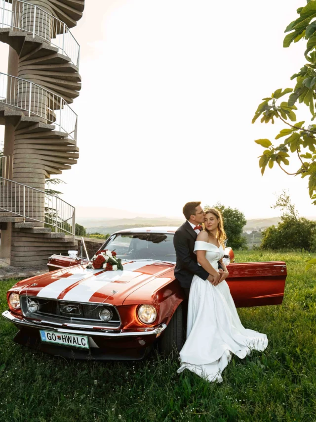 Rdeča nit njunega poročnega dne? Rdeča.🌹

Od nežnih detajlov v šopku, šminke do rdečega avtomobila, ki je postal eden izmed čudovitih elementov njunih poročnih fotografij. Dan pa je imel še posebno kuliso ~ Goriška Brda in razgled s stolpa Gonjače, kjer se lepota pokrajine in njuna zgodba srečata v enem kadru.😍

Takšni dnevi so razlog, zakaj rada ustvarjam poročne zgodbe. Ujeti vse od priprav do obreda, sproščenih trenutkov in veselja na plesišču.

Če tudi vidva iščeta nekoga, ki bo vajin dan pripovedoval skozi fotografije, mi pišita. Vse informacije najdeta na spletni strani v opisu profila.

#weddingslovenia #weddingphotographer #goriskabrda #porokavbrdih #slovenskifotograf